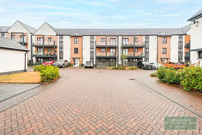 2 Bedroom Flat For Sale In Brodsworth Close, Austhorpe, Leeds, LS15