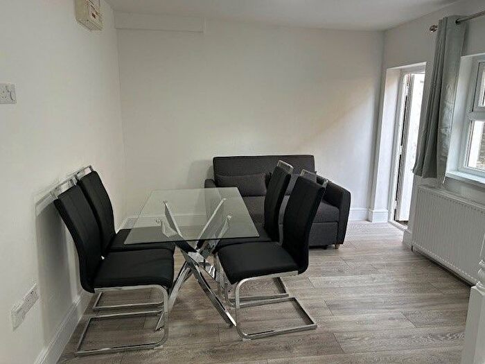 1 Bedroom Flat To Rent In Belton Road, London, NW2