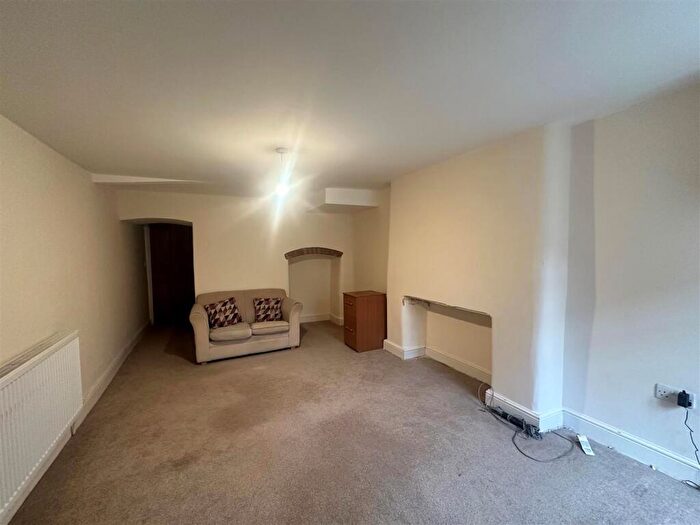 2 Bedroom Town House To Rent In Querns Lane, Cirencester, GL7