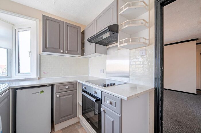 2 Bedroom Flat To Rent In Brighton Road, Lancing, West Sussex, BN15