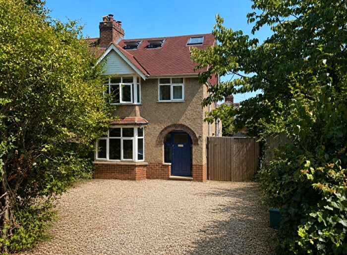 4 Bedroom Semi-Detached House For Sale In Oxford Road, Oxford, OX4