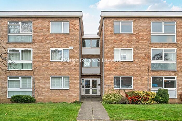 1 Bedroom Flat For Sale In Cooden Close, Bromley, Kent, BR1