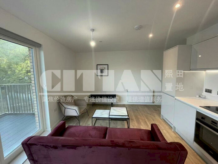 3 Bedroom Flat To Rent In North Seven Holloway, N7