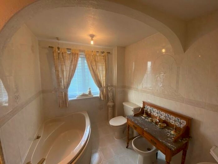 4 Bedroom Detached House For Sale In Lindisfarne Road, Ashton-under-Lyne, OL7