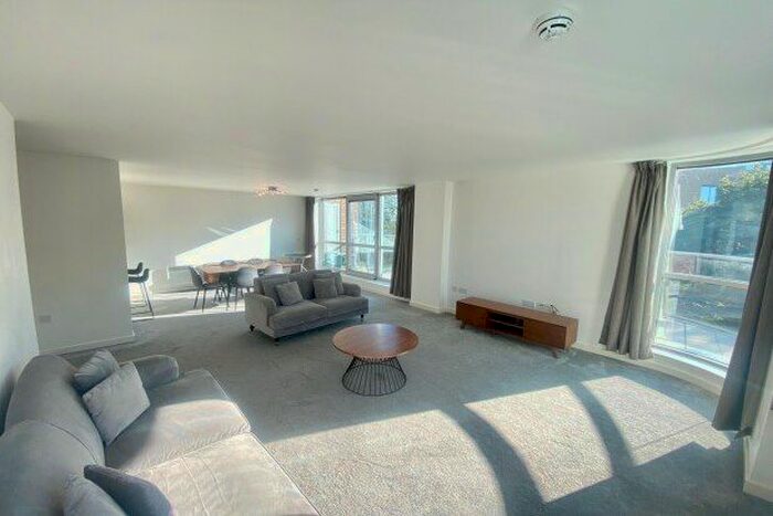 4 Bedroom Flat To Rent In River Crescent, Nottingham, NG2