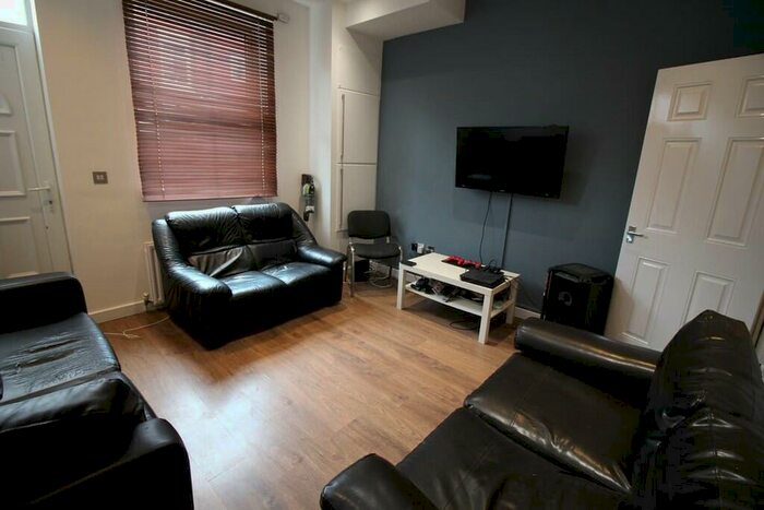 5 Bedroom Terraced House To Rent In Welton Mount, Leeds, LS6