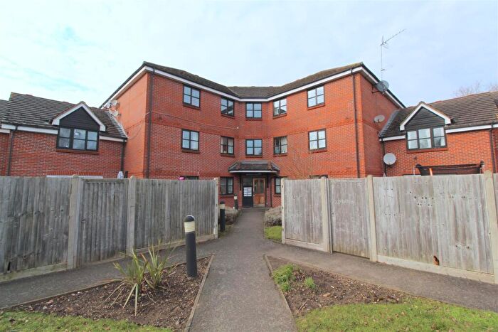 2 Bedroom Flat To Rent In Chertsey Road, Byfleet, KT14