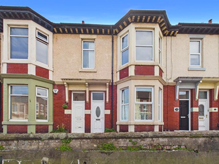 3 Bedroom Apartment For Sale In Eskdale Terrace, Cullercoats, NE30