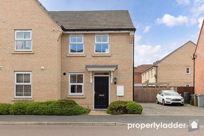 2 Bedroom Semi-Detached House For Sale In Flag Cutters Way, Horsford, NR10