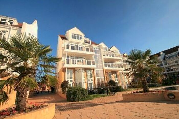 2 Bedroom Flat To Rent In Moriconium Quay, Lake Avenue, Poole, Dorset, BH15