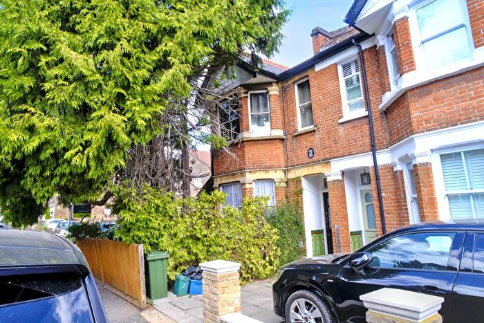 2 Bedroom Flat For Sale In Grosvenor Road, Twickenham, TW1