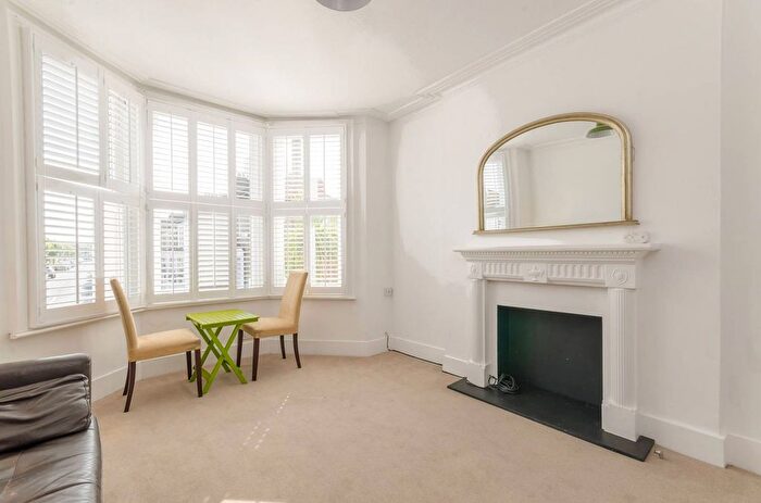 1 Bedroom Flat To Rent In Bloom Park Road, Parsons Green, London, SW6