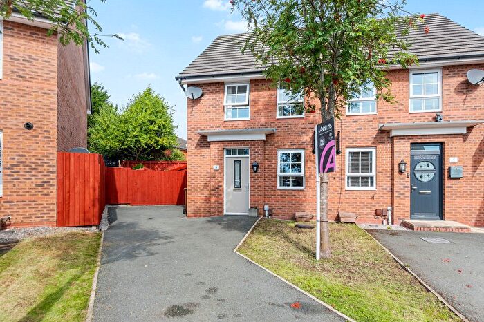 3 Bedroom Semi-Detached House For Sale In Penhurst Way, St. Helens, WA9