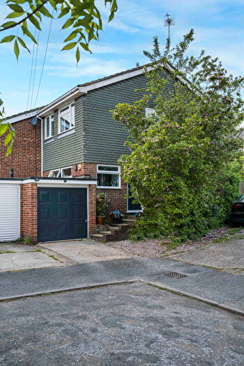 3 Bedroom Semi Detached House For Sale In Mead Close, Marlow, SL7