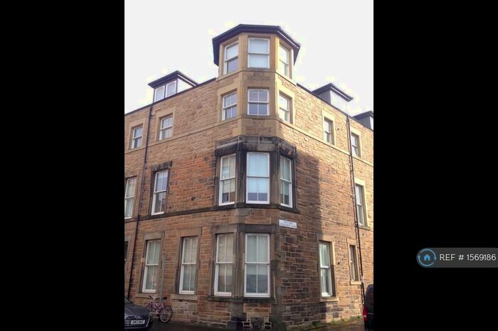 2 Bedroom Flat To Rent In Watson Crescent, Edinburgh, EH11