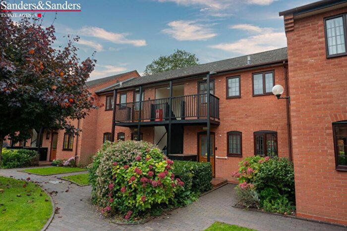 1 Bedroom Apartment For Sale In Oversley House, Kinwarton Road, Alcester, B49