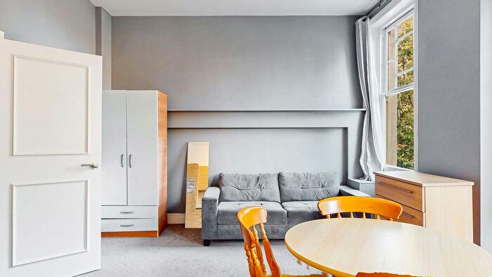 3 Bedroom Flat To Rent In Harvist Road, London, NW6