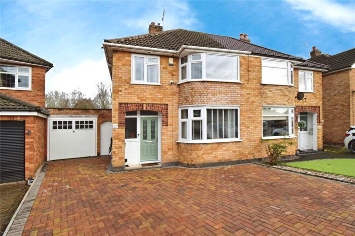3 Bedroom Semi Detached House For Sale In Ruskington Drive, Wigston, Leicestershire, LE18