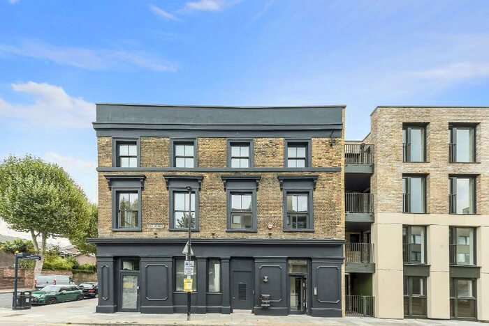 3 Bedroom Duplex To Rent In Pier Street, London, E14