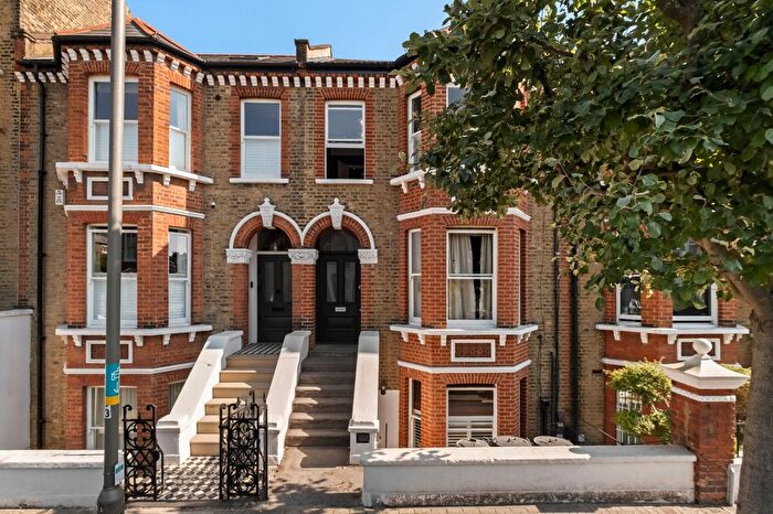 2 Bedroom Flat For Sale In Eglantine Road, London, SW18