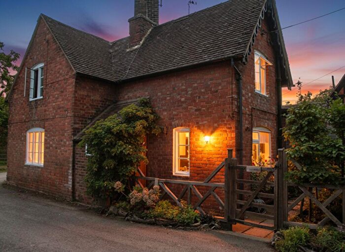 3 Bedroom Cottage For Sale In Stokes Lane, Bushley, GL20