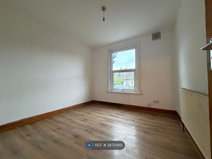 1 Bedroom Flat To Rent In High Road Leytonstone, London, E11