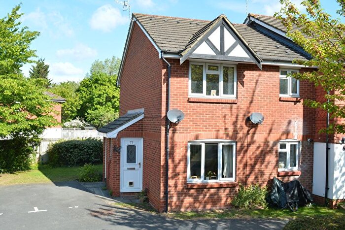 1 Bedroom Flat To Rent In Eyston Drive, Weybridge, KT13