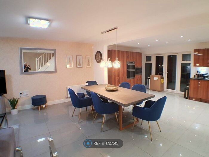 5 Bedroom Detached House To Rent In Cunningham Way, Leavesden, Watford, WD25