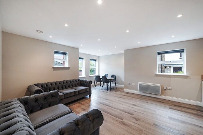 1 Bedroom Flat To Rent In Egham Hill, Egham, TW20