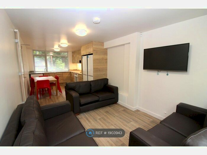 7 Bedroom Flat To Rent In Sparkford Close, Winchester, SO22