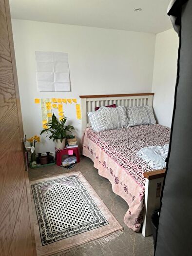 3 Bedroom Flat To Rent In Dagenham, RM8
