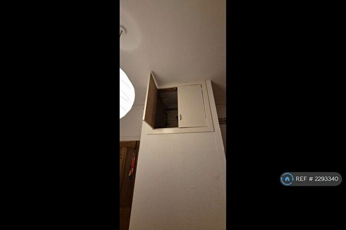 1 Bedroom Flat To Rent In St Peters Place, Edinburgh, EH3