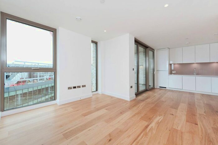 2 Bedroom Flat For Sale In Caithness Walk, Central Croydon, Surrey, CR0