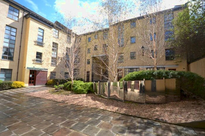 2 Bedroom Flat To Rent In Old Tolbooth Wynd, Central, Edinburgh, EH8