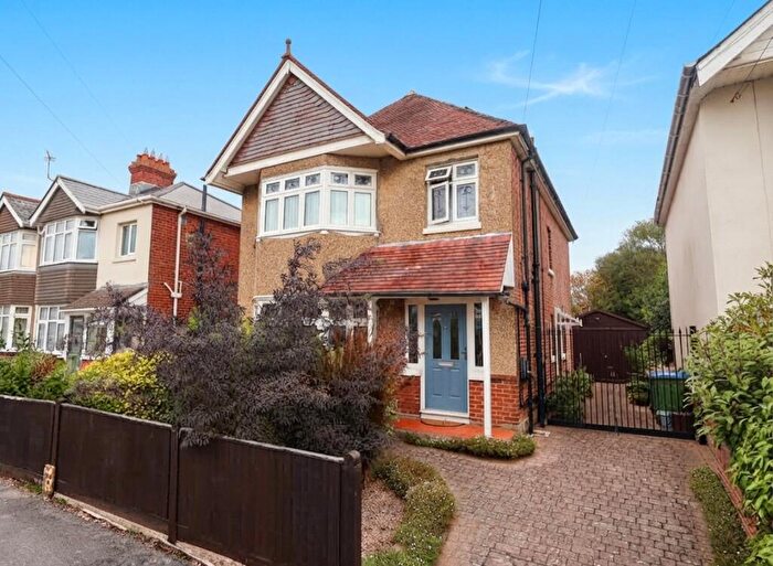 3 Bedroom Detached House For Sale In Shirley, Southampton, SO15
