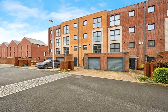 5 Bedroom Terraced House For Sale In Langdon Road, Swansea, SA1