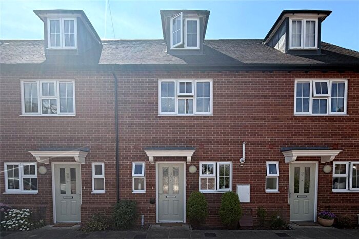3 Bedroom Terraced House For Sale In Reading Road, Farnborough, Hampshire, GU14