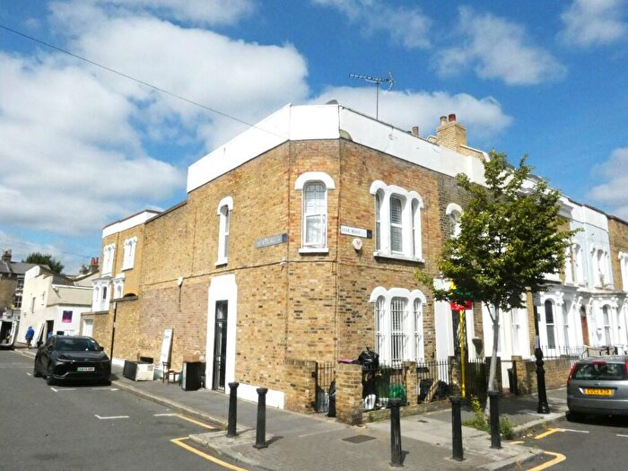 3 Bedroom End Of Terrace House To Rent In Lyal Road, Bow, London, E3