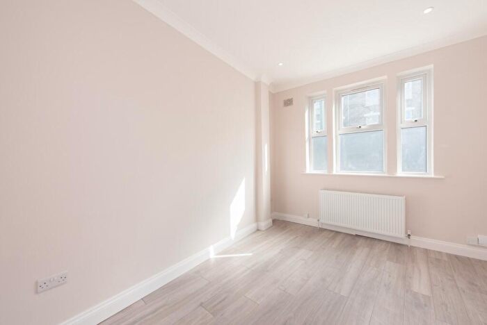 1 Bedroom Flat For Sale In High Road Leytonstone, London, E11