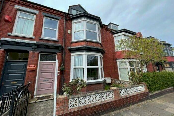 5 Bedroom Town House To Rent In North Lodge Terrace, Darlington, DL3