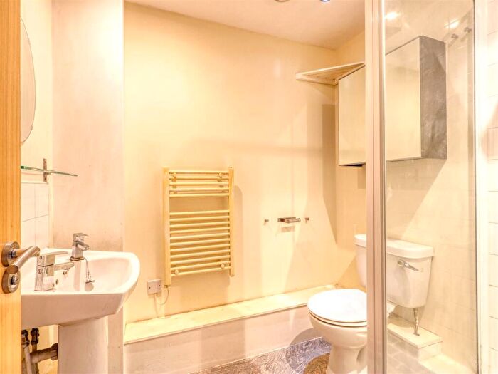 2 Bedroom Apartment To Rent In Brindley House, Tapton Lock, Chesterfield, Derbyshire, S41