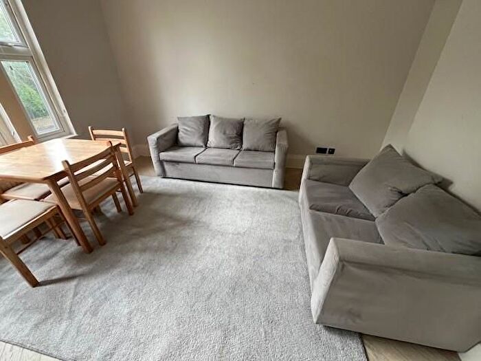 2 Bedroom Flat To Rent In Friern Barnet Road, Barnet, London, N11