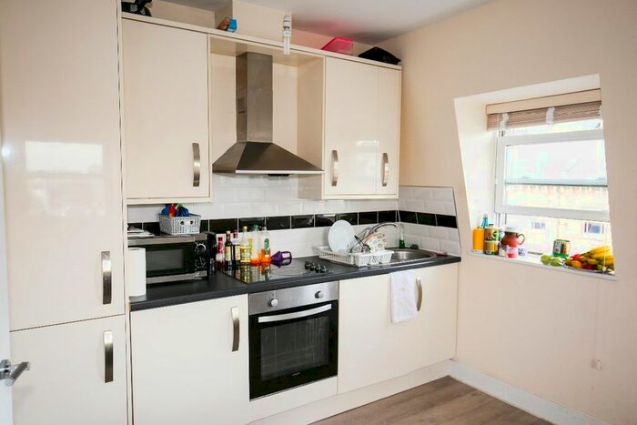 2 Bedroom Flat To Rent In Holloway Road, London, N19