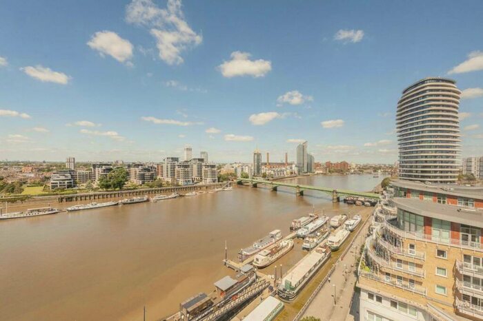 3 Bedroom Flat To Rent In Lombard Road, Battersea, SW11