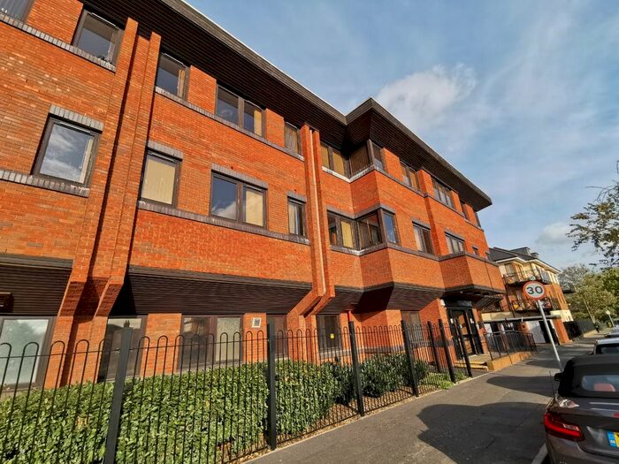 1 Bedroom Flat To Rent In Uxbridge Road, Uxbridge, UB10