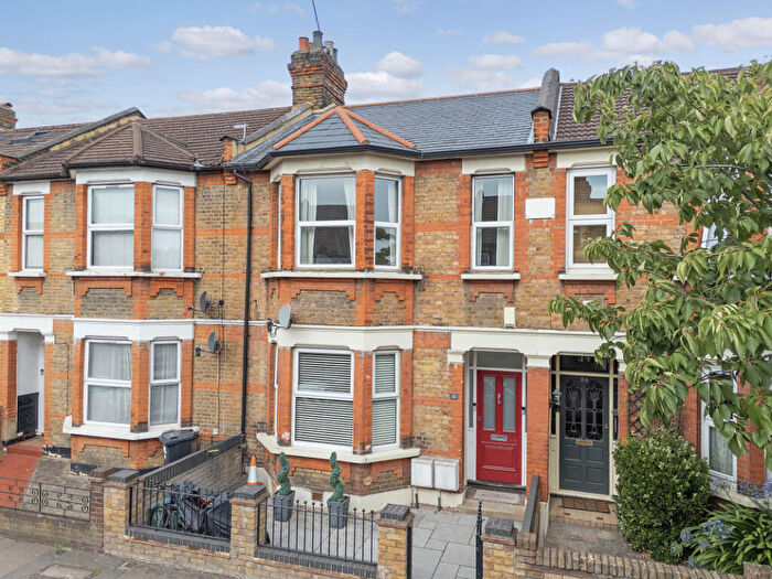 2 Bedroom Flat For Sale In Pulteney Road, South Woodford, E18