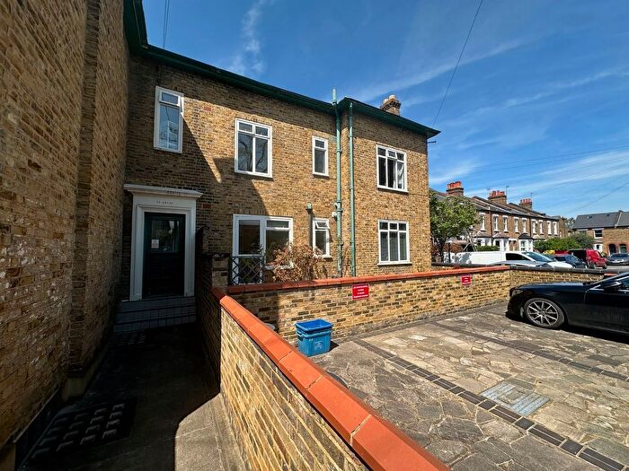 2 Bedroom Flat To Rent In Trafalgar Road, Twickenham, TW2