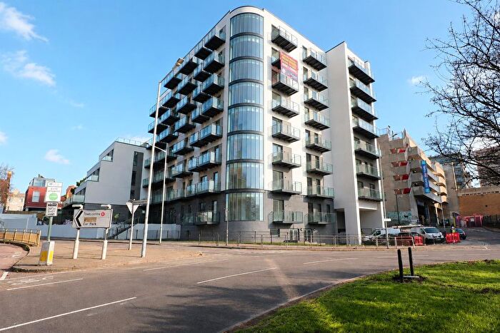 1 Bedroom Flat To Rent In Panorama Apartments, Uxbridge, UB8