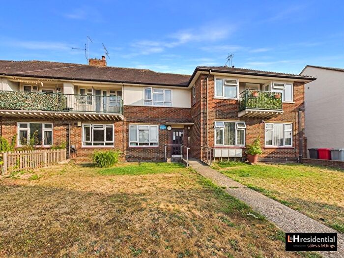 1 Bedroom Flat For Sale In Gateshead Road, Borehamwood, WD6