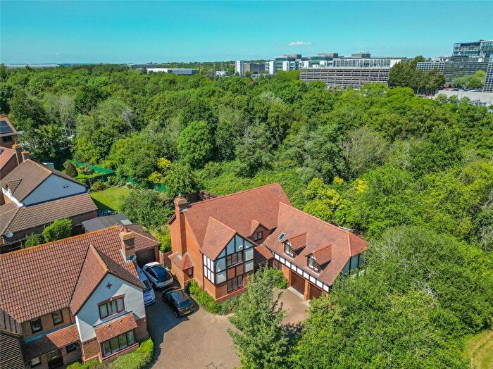 5 Bedroom Detached House For Sale In Redland Drive, Loughton, Milton Keynes, Buckinghamshire, MK5